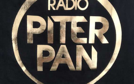 T-shirt Nera Dorata Dettaglio - Radio Piterpan