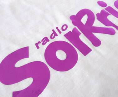 T-shirt Bianca Fucsia - Radio Sorrriso