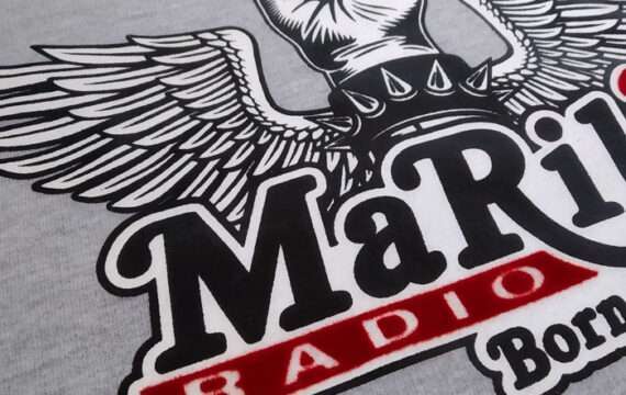 dettaglio Felpa con cappuccio Bianca / Nera con logo di Radio Marilù