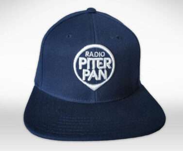 Cappellino blu con logo Radio Piterpan in bianco