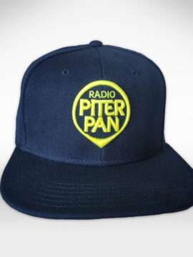 Cappellino blu con logo Radio Piterpan in giallo
