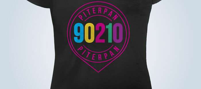 T-shirt nera donna con grafica logo evento 90210 e logo di Radio Piterpan colorato