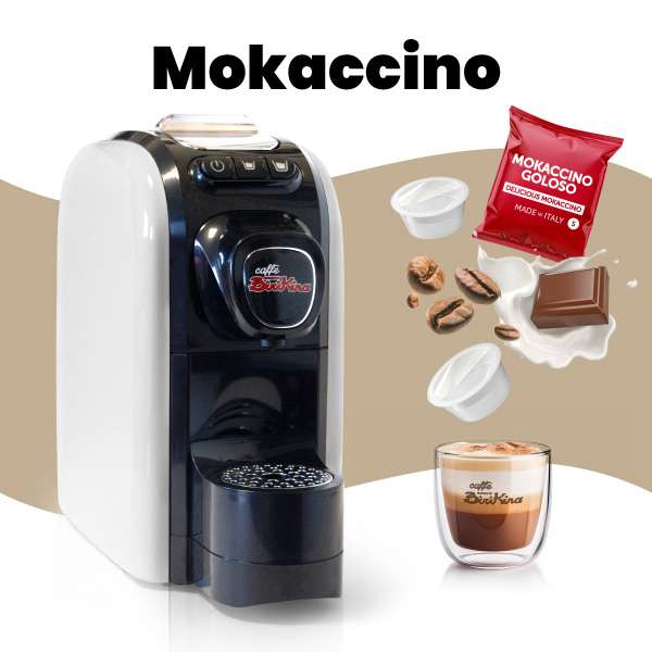 Immagine promozionale della macchina da caffè a capsule Radio Birikina, affiancata da capsule di bevanda mocaccino, pezzitini di cioccolato e cicchi di caffè e una biccherino con mocaccino.